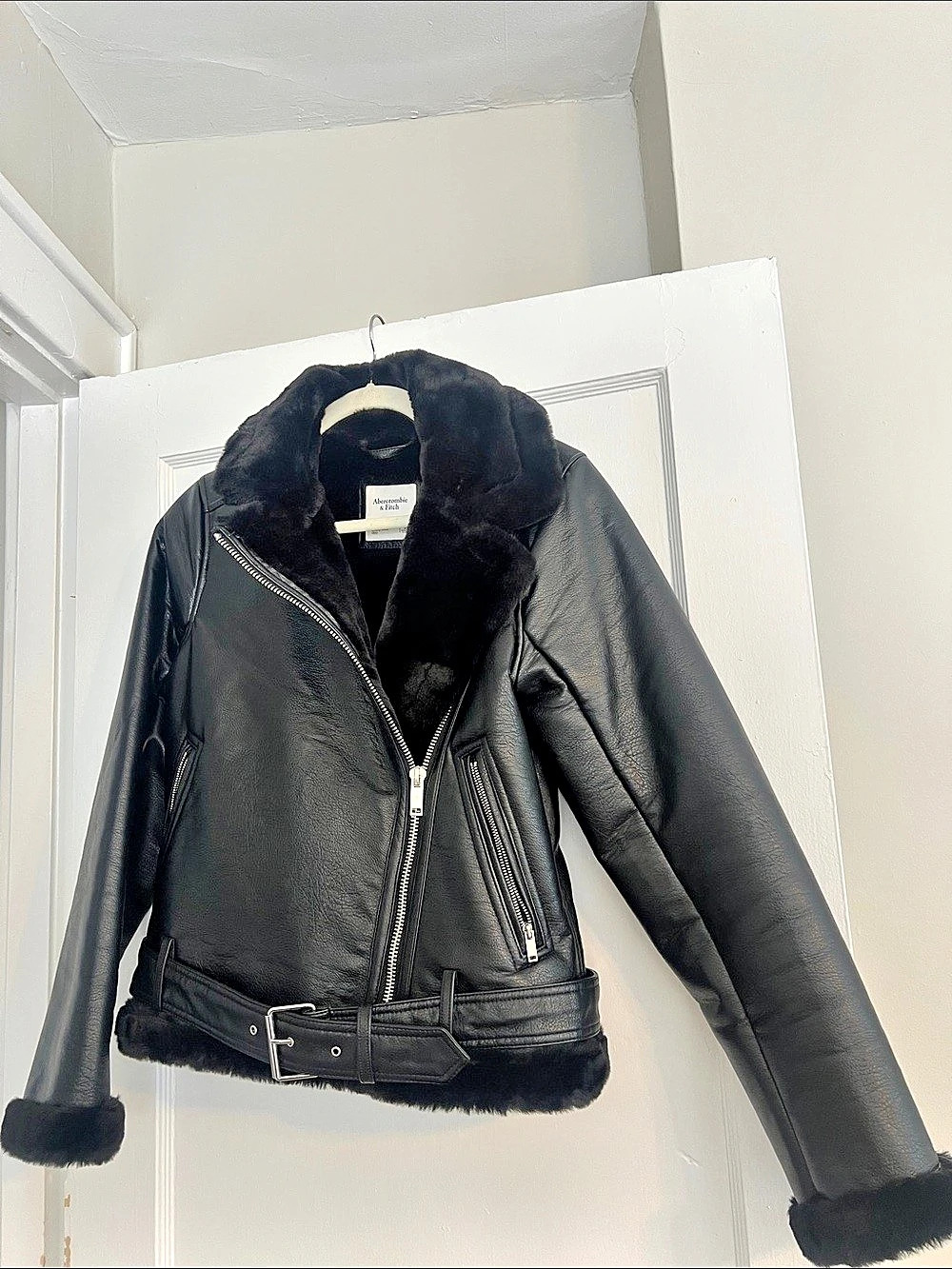 Abercrombie & Fitch Cropped Sherpa-Lined Vegan Leather Aviator Jacket Black Faux
